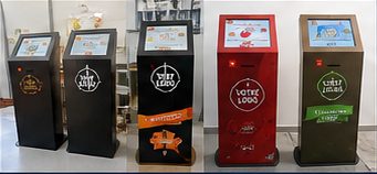 Bornes noires et rouges avec logos personnalisés
