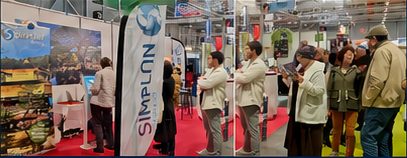 Borne sur un salon, visiteurs devant le stand